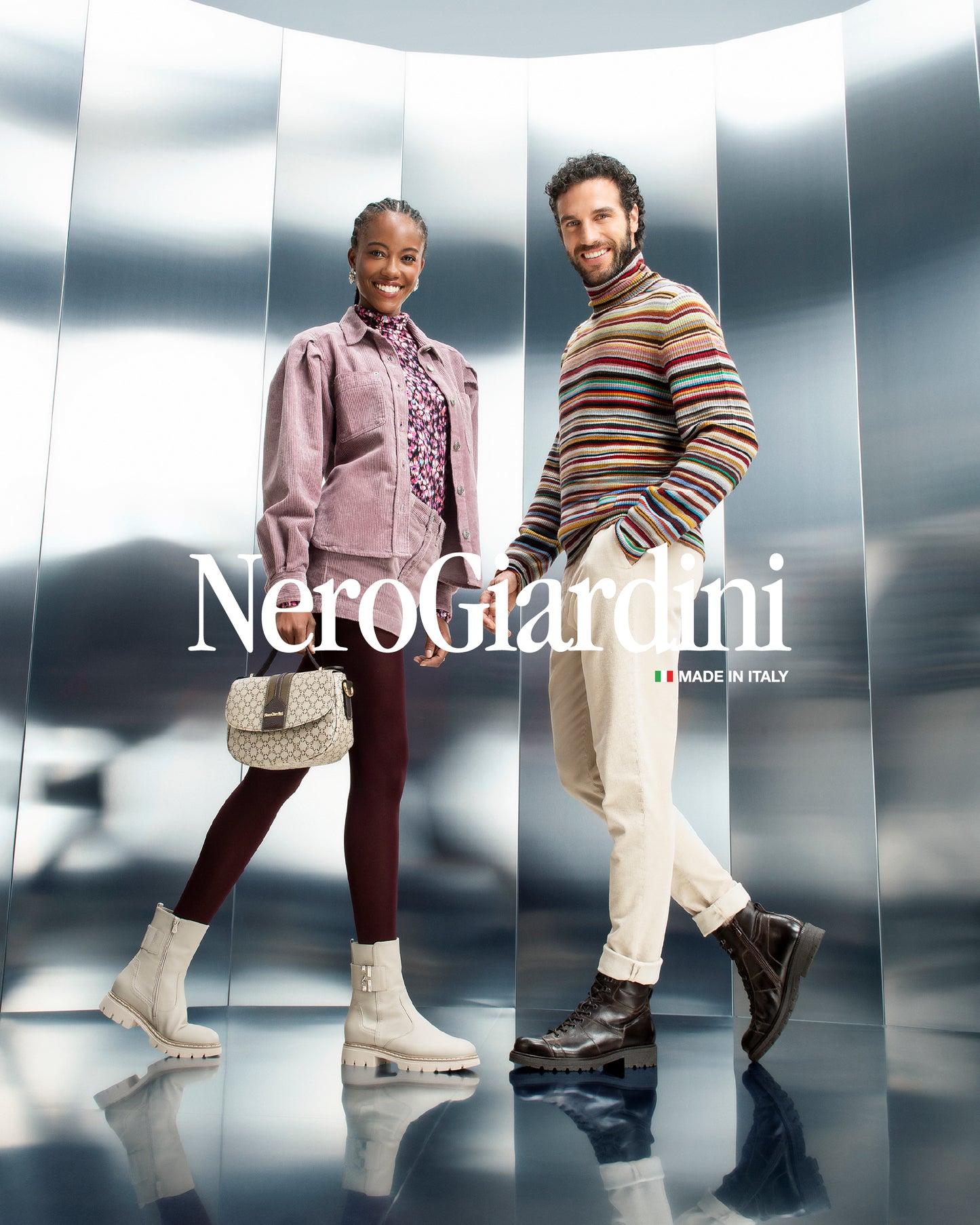 Diese stilvolle Chelsea-Stiefelette von NeroGiardini überzeugt durch ihre moderne Farbgebung in Beige und die hochwertige Verarbeitung aus italienischem Echtleder. Der seitliche Reißverschluss sorgt für ein schnelles Anziehen, während der 3 cm hohe Blockabsatz angenehmen Tragekomfort bietet. Ein perfekter Alltagsbegleiter mit eleganter Note – ideal für jede Jahreszeit.