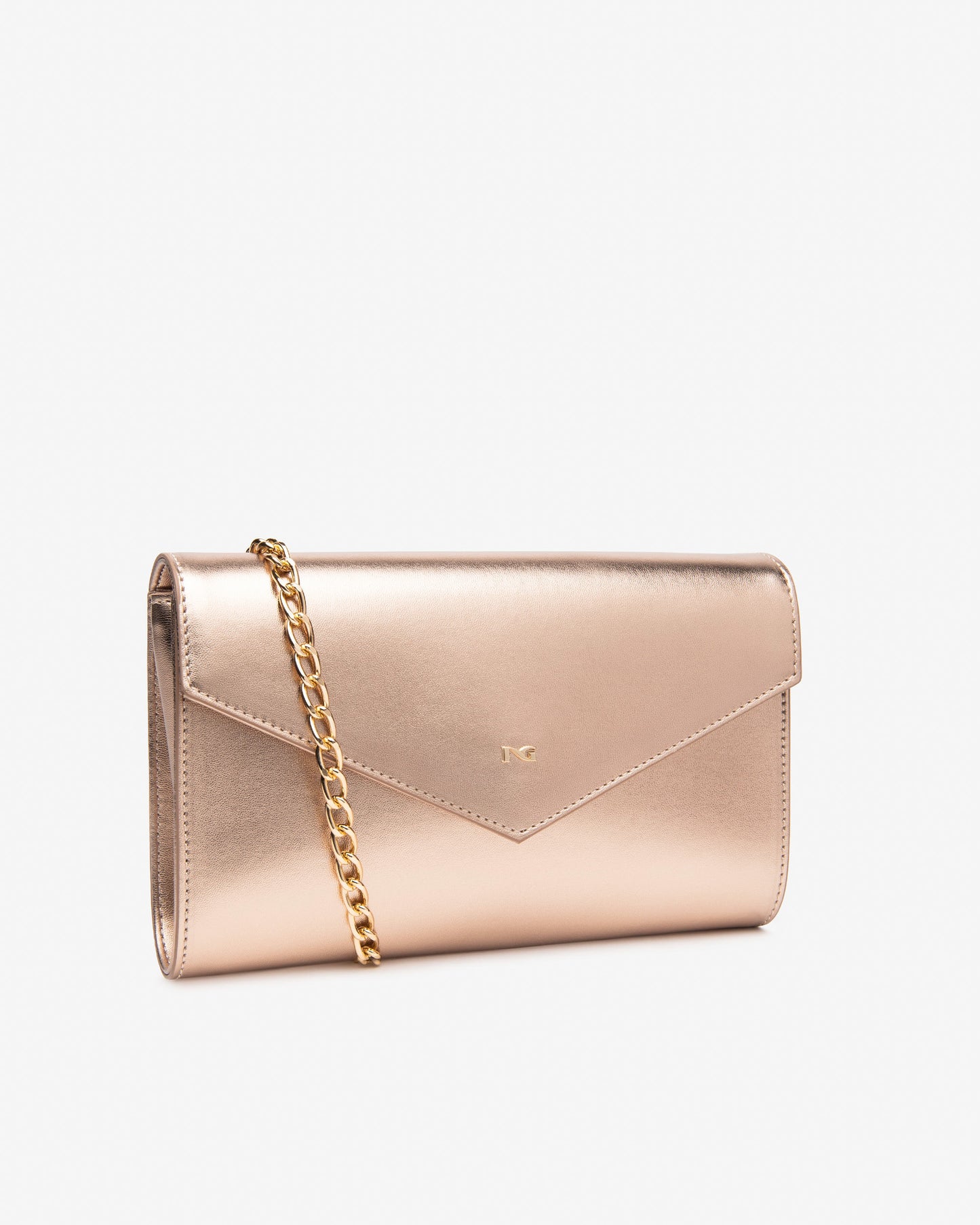 Die goldene Clutch aus der NeroGiardini Premium Collection vereint Eleganz, Qualität und italienisches Design auf höchstem Niveau. Gefertigt aus technischem Gewebe und mit synthetischem Innenfutter ausgestattet, ist sie der perfekte Begleiter für besondere Anlässe wie Hochzeiten, Galas oder elegante Abende. Der Magnetverschluss sorgt für eine einfache Handhabung, während das stilvolle Design jedem Outfit eine luxuriöse Note verleiht.