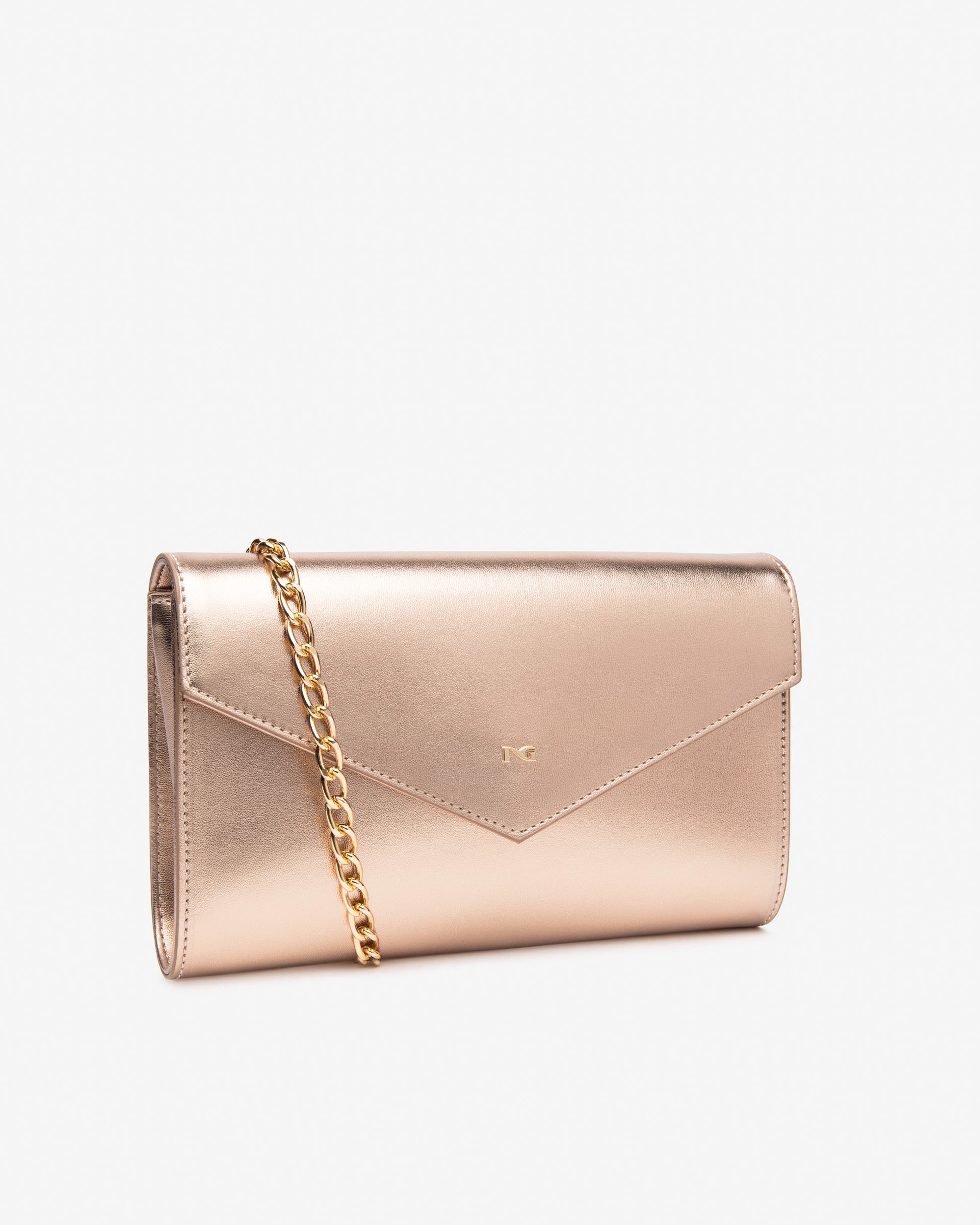 Die goldene Clutch aus der NeroGiardini Premium Collection vereint Eleganz, Qualität und italienisches Design auf höchstem Niveau. Gefertigt aus technischem Gewebe und mit synthetischem Innenfutter ausgestattet, ist sie der perfekte Begleiter für besondere Anlässe wie Hochzeiten, Galas oder elegante Abende. Der Magnetverschluss sorgt für eine einfache Handhabung, während das stilvolle Design jedem Outfit eine luxuriöse Note verleiht.