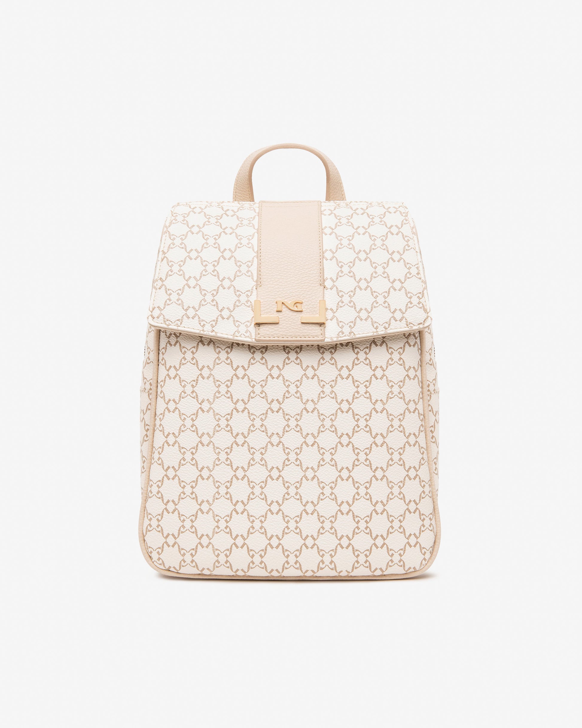 Dieser stilvolle Rucksack von NeroGiardini vereint Funktionalität mit italienischem Design. Aus technischem Gewebe gefertigt und mit edlen Details versehen, bietet er einen modernen Look und hohen Tragekomfort. Mit seinem praktischen Reißverschluss, der kompakten Größe und dem robusten Material ist er der perfekte Begleiter für Alltag und Freizeit. Das hochwertige Innenfutter sowie die sorgfältige Verarbeitung stehen für Qualität „Made in Italy“.