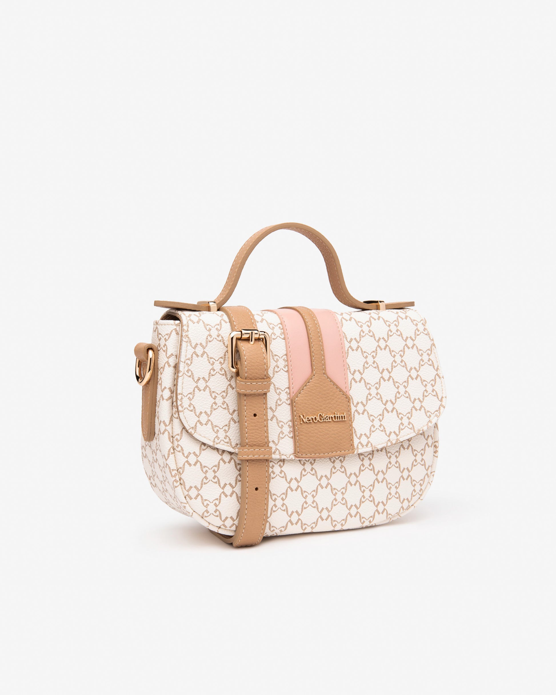Diese stilvolle Handtasche von NeroGiardini bringt italienische Handwerkskunst in deinen Alltag. Gefertigt aus technischem Gewebe und ausgestattet mit einem praktischen Magnetknopf, ist sie kompakt, elegant und funktional zugleich.

Ob für die Stadt, einen Ausflug oder als stilvolles Accessoire zum Outfit – diese Tasche vereint modernes Design mit klassischer Eleganz. Wie alle NeroGiardini Taschen wird sie in Italien mit höchster Präzision und viel Liebe zum Detail hergestellt.