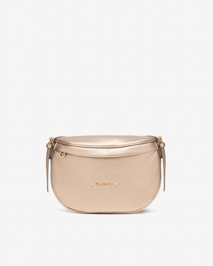 Diese platinfarbene Crossbody-Tasche von NeroGiardini vereint modernes Design mit italienischer Handwerkskunst. Hergestellt aus technischem Gewebe und ausgestattet mit einem praktischen Reißverschluss, bietet sie Komfort, Stil und Funktionalität in einem.