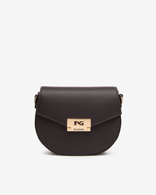 Unsere vielseitige Umhängetasche ist der perfekte Alltagsbegleiter für stilbewusste Damen. Mit ihrem zeitlosen Design und durchdachten Details vereint sie Funktionalität und Eleganz. Ob beim Stadtbummel, im Büro oder unterwegs – diese Tasche bietet ausreichend Platz für alles Wichtige, ohne auf Stil zu verzichten.
