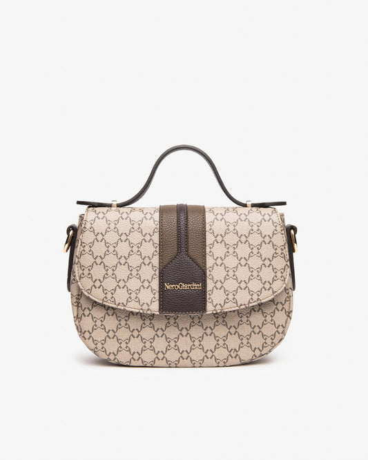 Unsere vielseitige Umhängetasche ist der perfekte Alltagsbegleiter für stilbewusste Damen. Mit ihrem zeitlosen Design und durchdachten Details vereint sie Funktionalität und Eleganz. Ob für den Stadtbummel, im Büro oder unterwegs – diese Tasche bietet ausreichend Platz für alles Wichtige, ohne auf Stil zu verzichten. Mit dieser Tasche setzt du in jeder Situation ein stilvolles Statement.